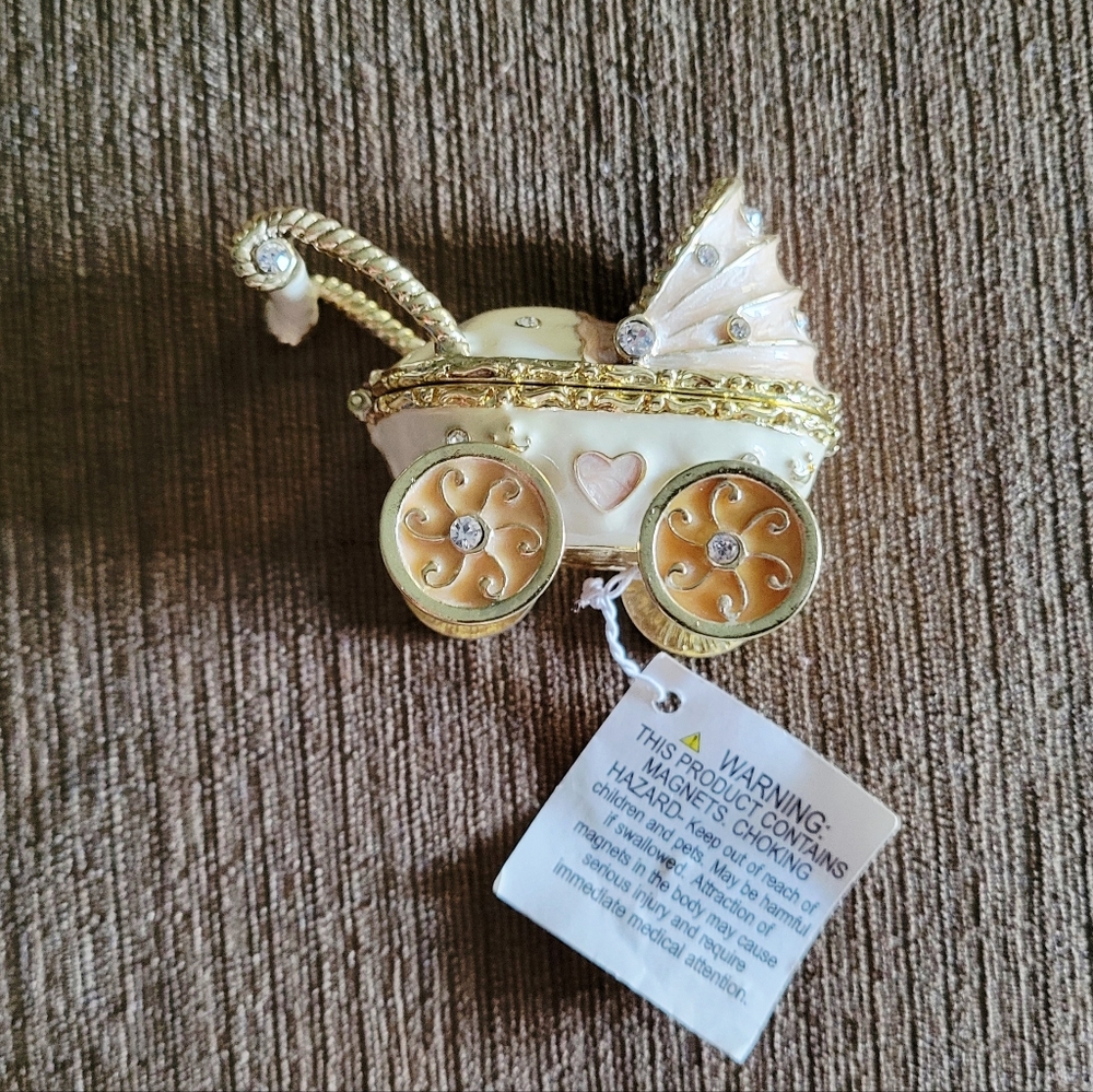 NWT Tiny Metal Trinket Box